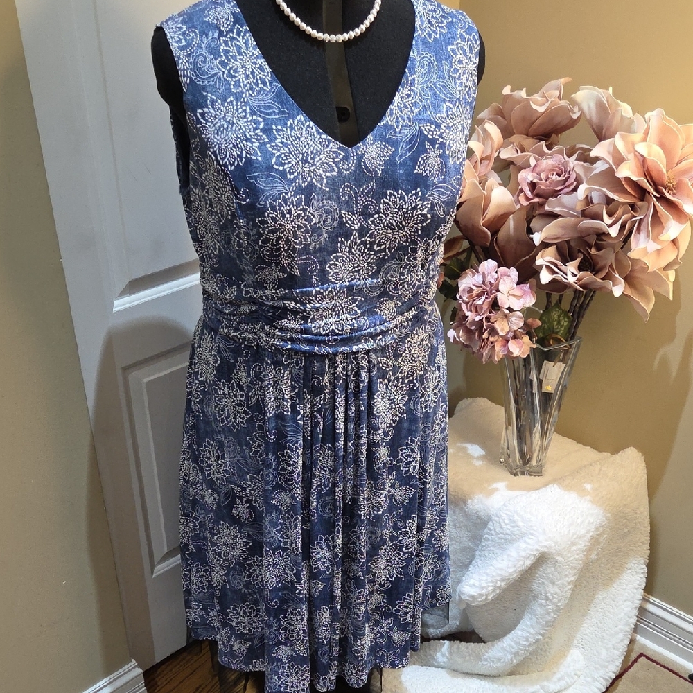 Nwot 22W Jessica Howard Blue and White Floral Midi Dress With Pockets
